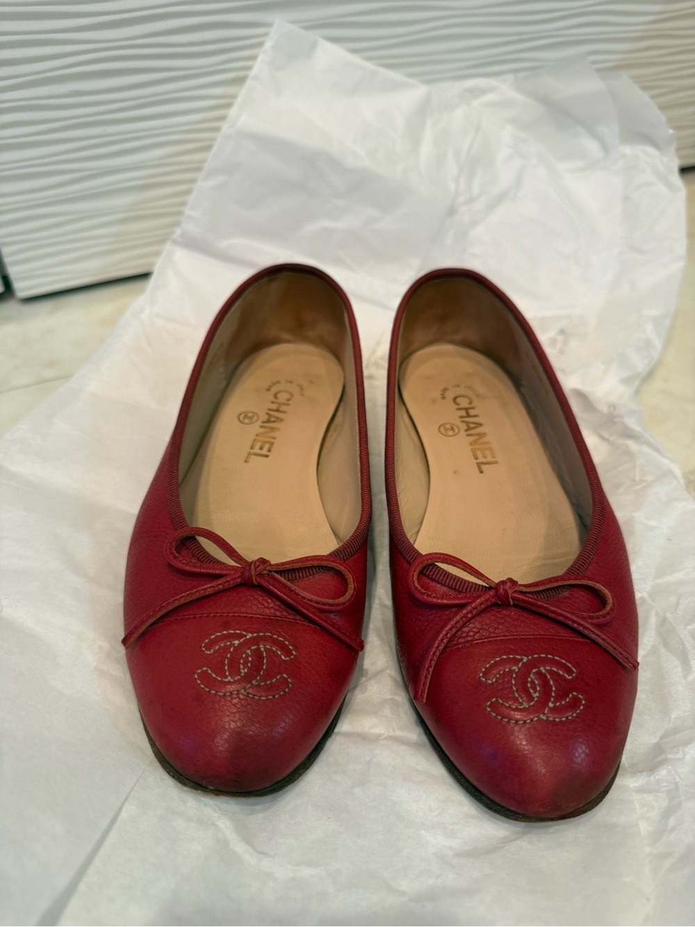 CHANEL Red Leather CC Bow Ballet Flats - Picture 2 of 7